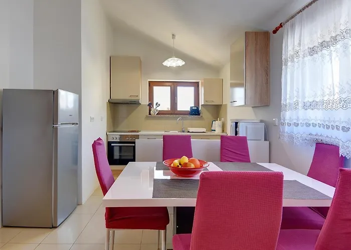 House Jasminka 펜션 메덜린